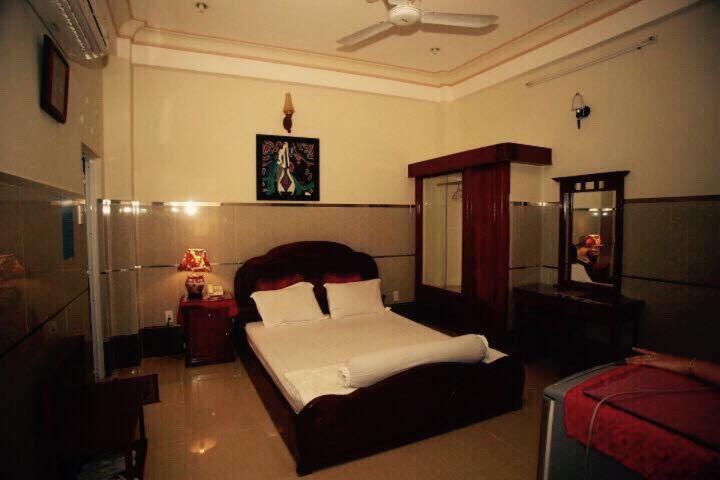 Tan Dat Hoa Hotel & Massage Thành Pho Ho Chí Minh Esterno foto